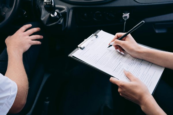 Les meilleures astuces pour profiter des réductions en assurance auto